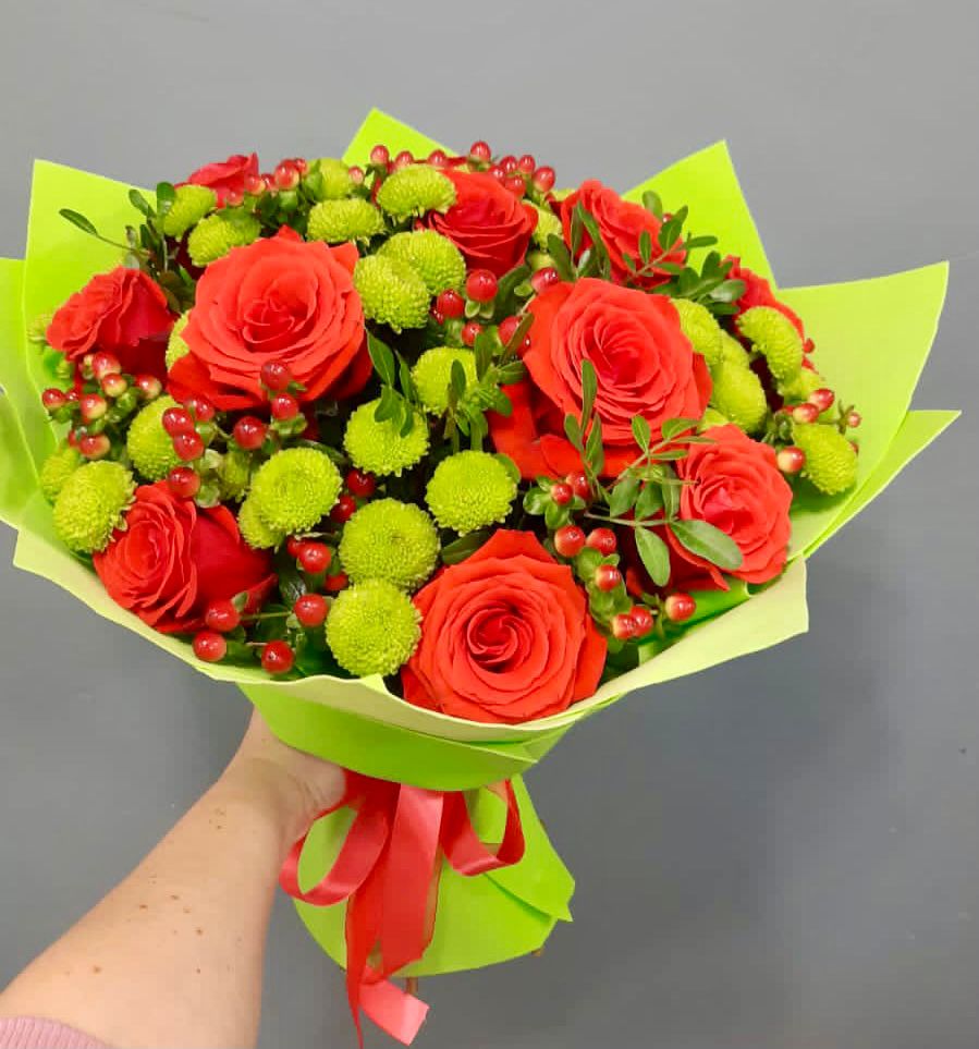 Букет цветов из: Хризантемы и Розы в Поселок Ремзавода