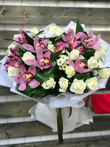 Букет цветов из: Розы и Хризантемы в Поселок Ремзавода
