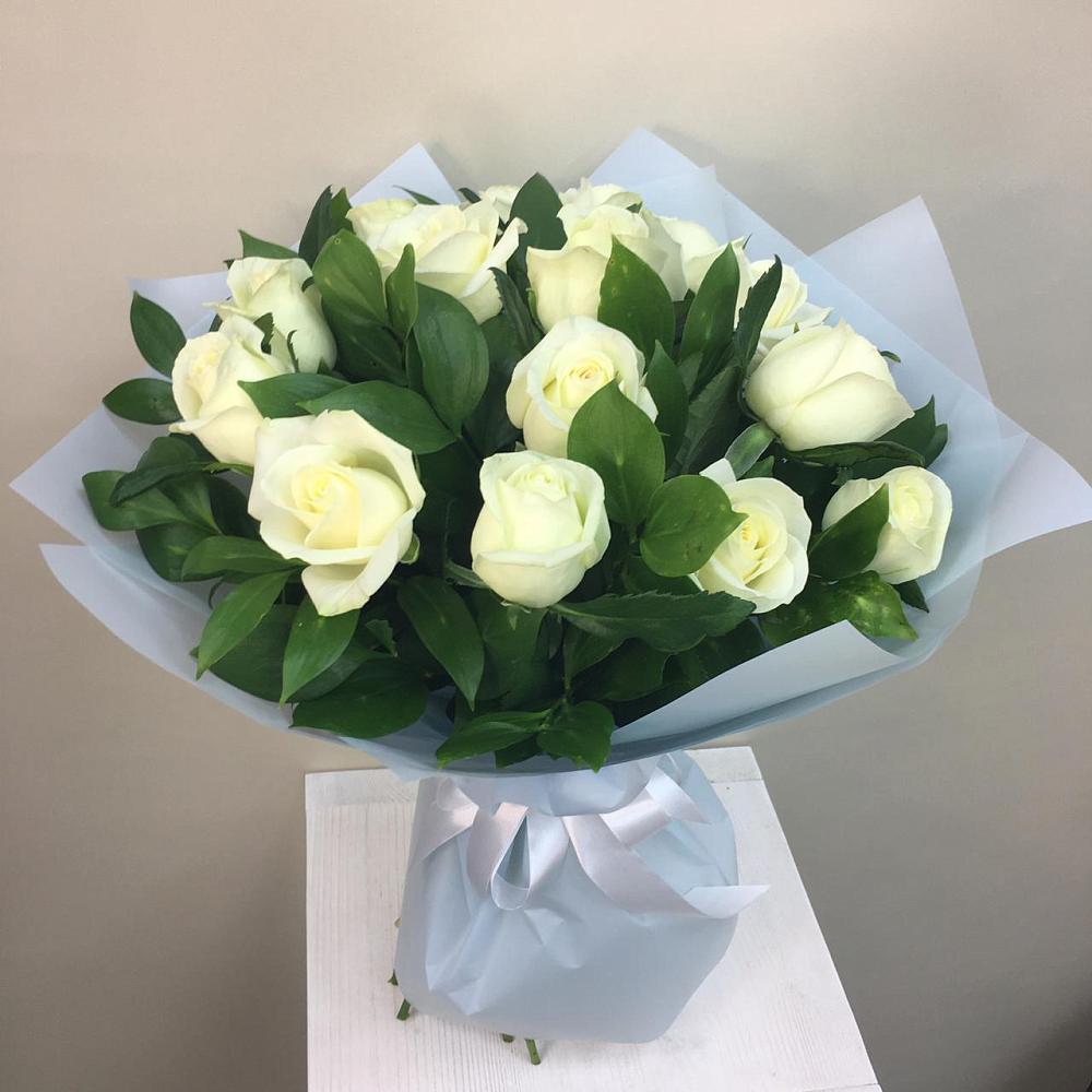 Букет 15 Белых роз Проуд в Поселок Ремзавода