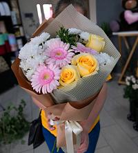 Букет цветов из:  Герберы, Розы и Хризантемы в Поселок Ремзавода