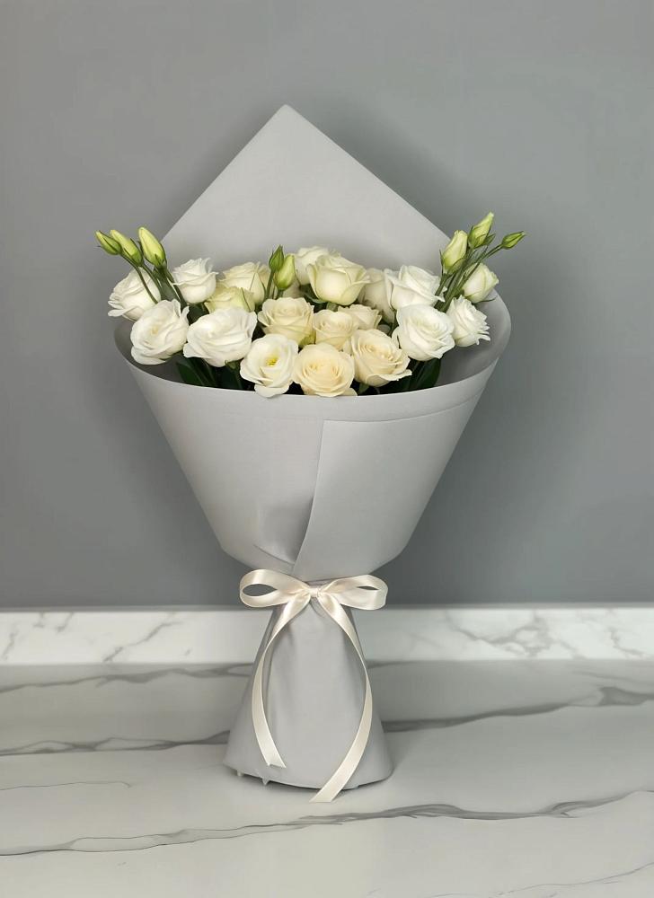 Букет цветов из: Розы и Лизиантусы в Поселок Ремзавода