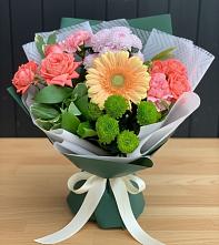 Букет цветов из:  Гвоздики, Розы, Герберы и Хризантемы в Поселок Ремзавода