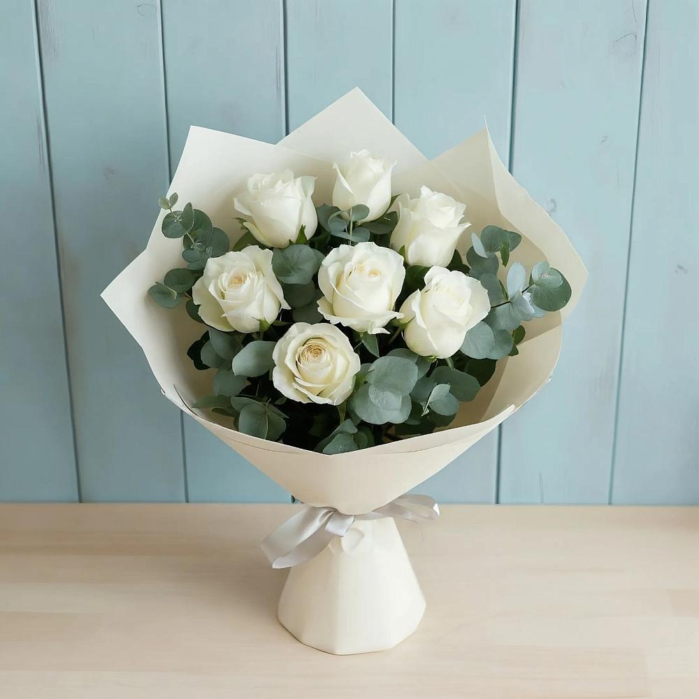 Букет Белые розы в Эвкалипте в Поселок Ремзавода