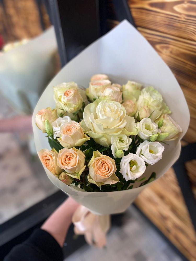 Букет цветов из: Розы и Лизиантусы в Поселок Ремзавода